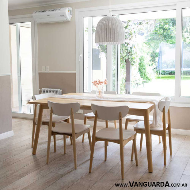 mesa escandinava de madera