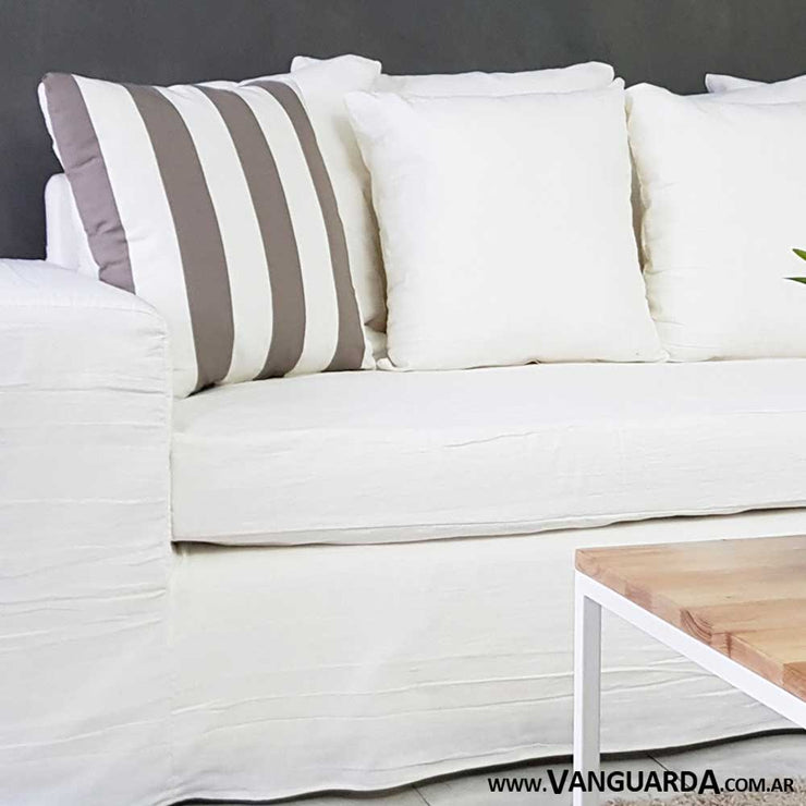 sofa ambientado con funda y almohadones